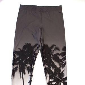 Victoria's Secret PINK Palm Tree Leggings